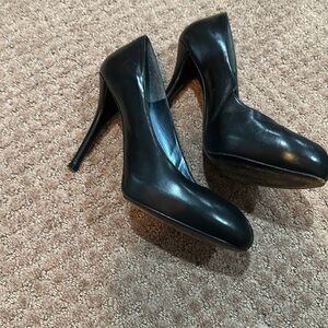 STUART WEITZMAN LEATHER HERLS IN SIZE 8.5
